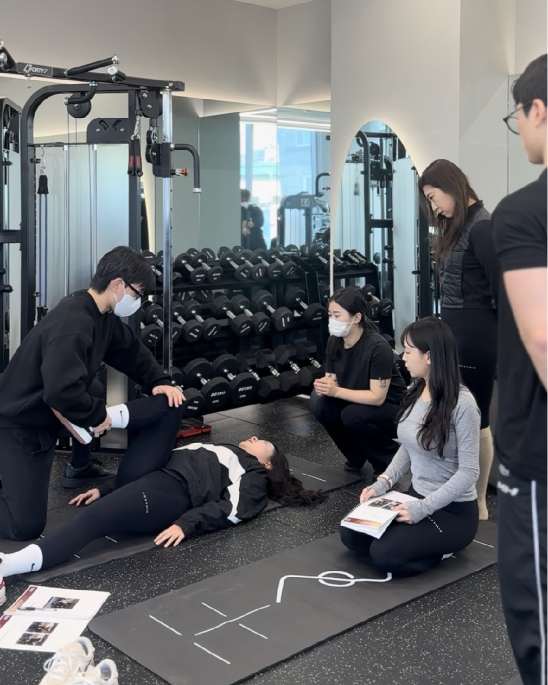 강사의 시연을 함께 살펴보는 EFG 트레이너 교육 현장